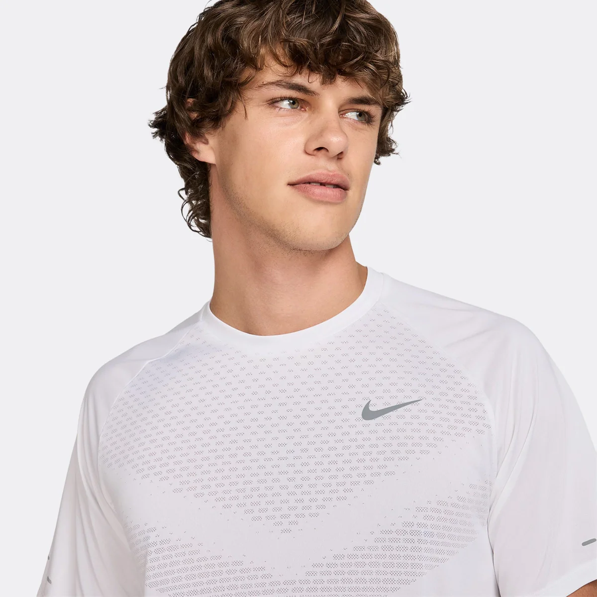 Men's Dri-FIT ADV Short-Sleeve Running Top - Image 2
