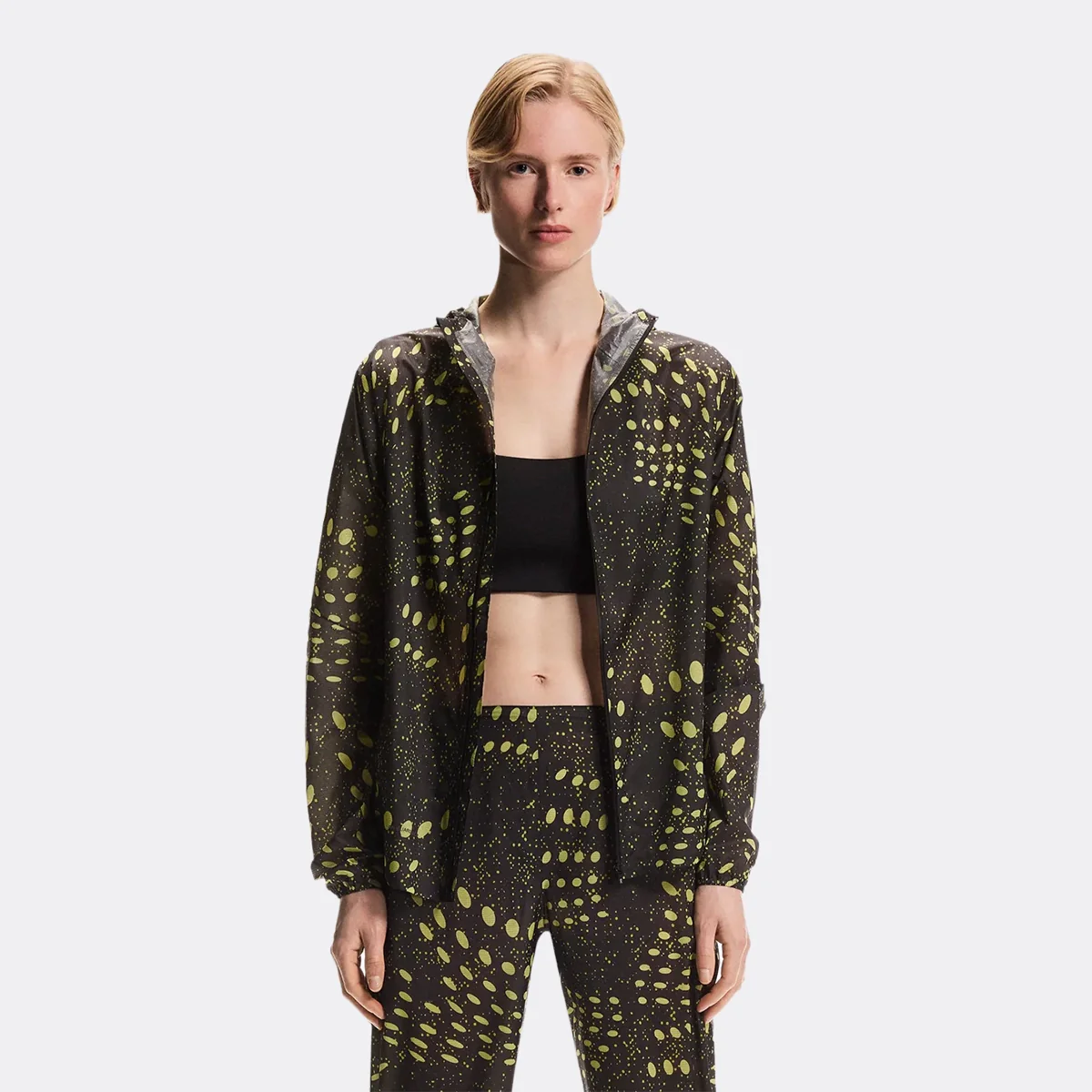 On Ultra Jacket - Image 2