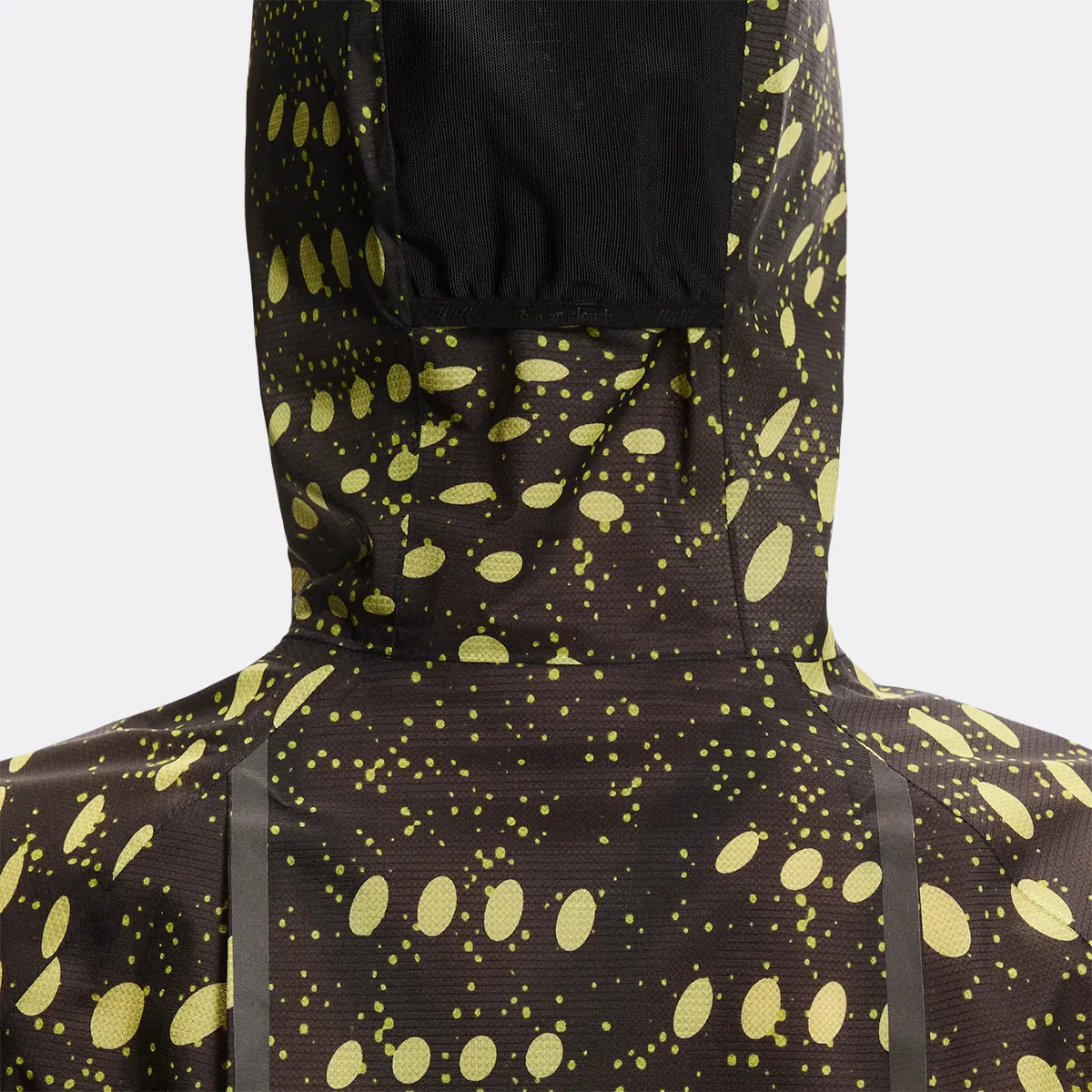 On Ultra Jacket - Image 4